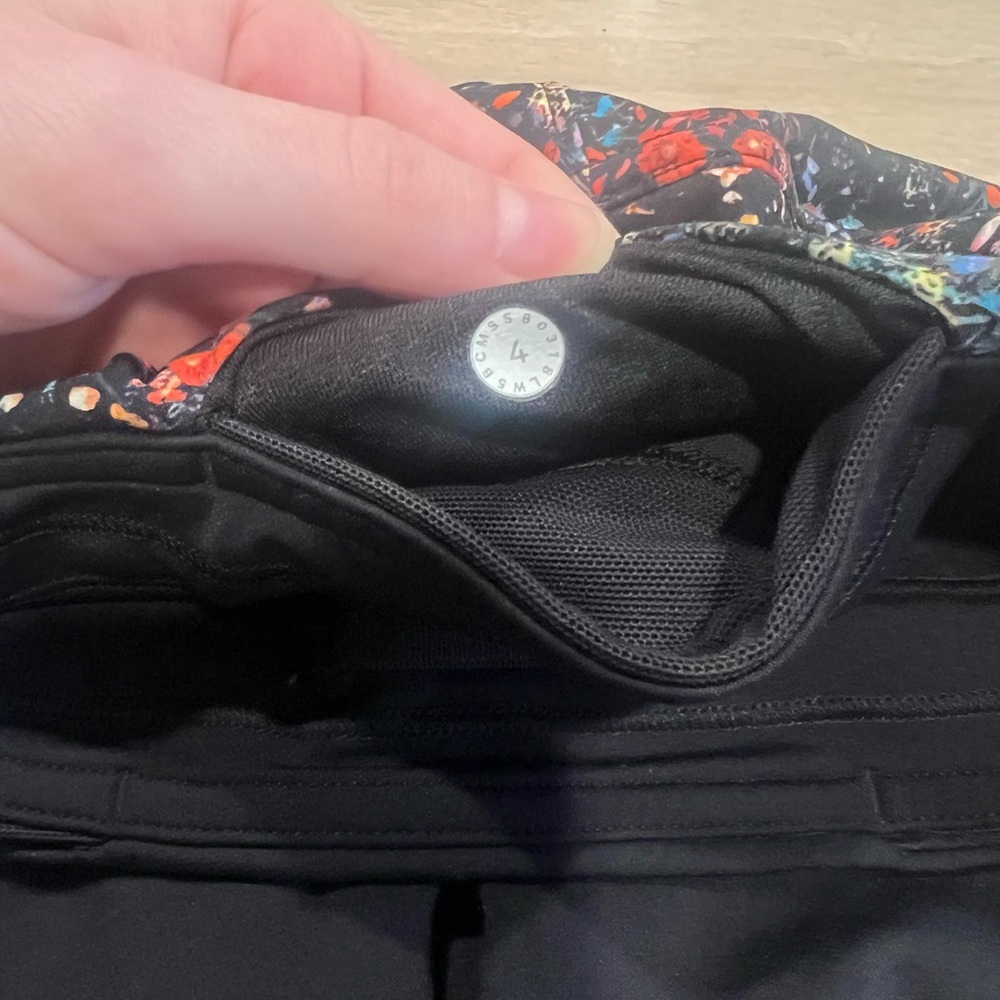 Lululemon Athletica Black and Multicolor Leggings Floral Size 4 - Picture 2 of 4